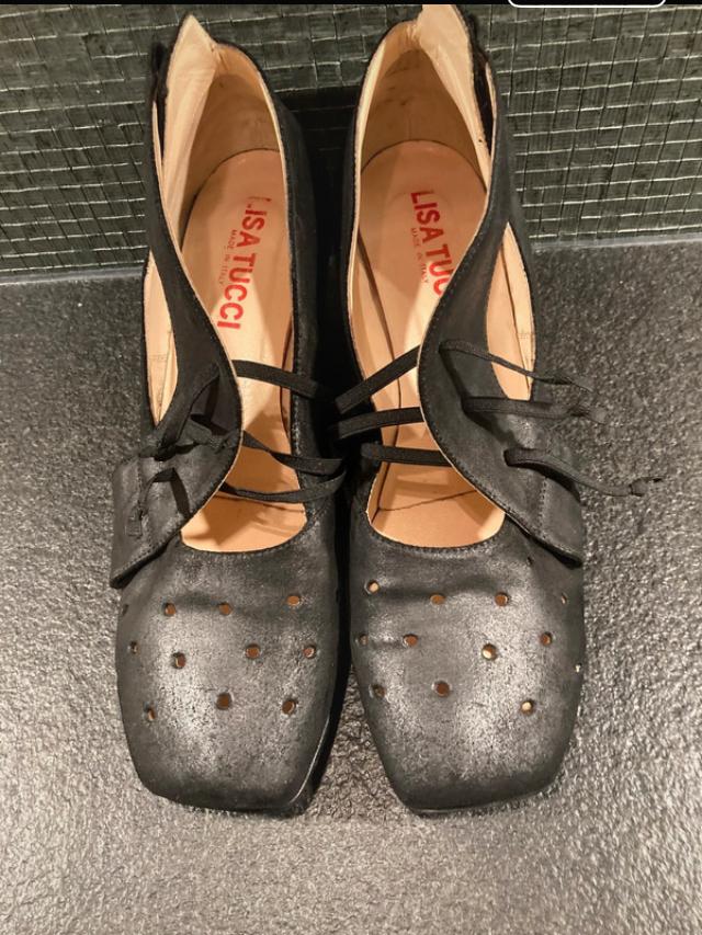 Elegante Lisa Tucci schoenen met aparte hak, Kleding | Dames, Schoenen, Schoenen met lage hakken, Zwart, Ophalen of Verzenden