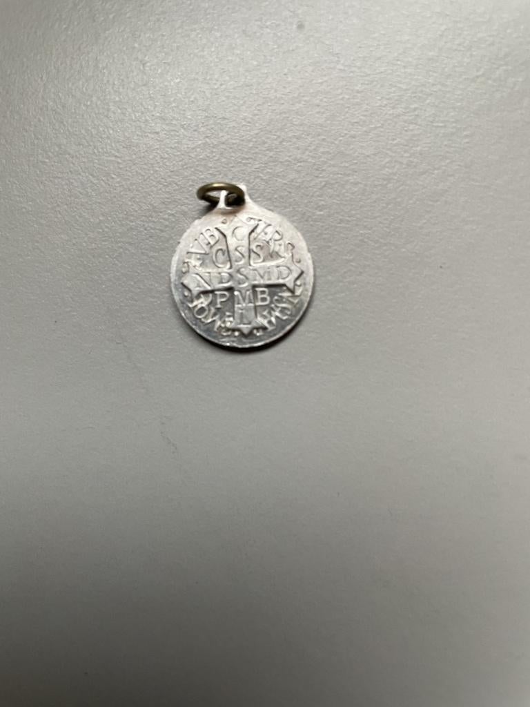 Scapulier met kruis en letters sanctus benedictus/achterkant, Verzamelen, Religie, Ophalen of Verzenden, Zo goed als nieuw