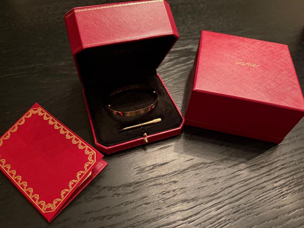 Cartier Love Armband - Goud, Sieraden, Tassen en Uiterlijk, Armbanden, Ophalen of Verzenden, Nieuw, Goud, Met edelsteen