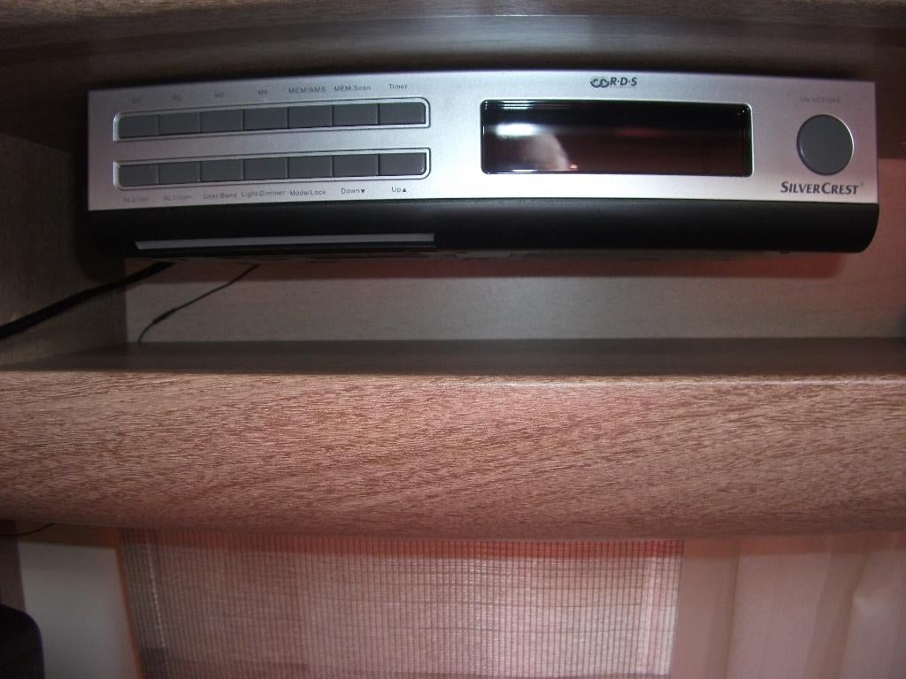 onderbouw radio, Ophalen of Verzenden, Zo goed als nieuw, Radio