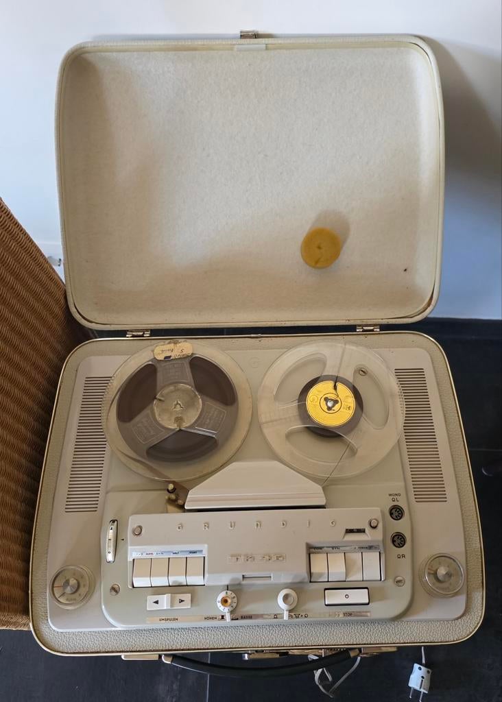 Vintage Grundig TK23 Bandrecorder, Ophalen, Bandrecorder, Met stofkap