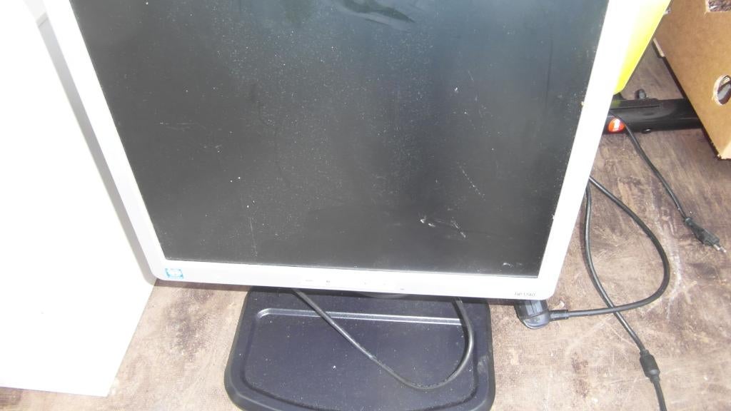 monitor goed werkend, Ophalen, Full HD, Zo goed als nieuw, In hoogte verstelbaar