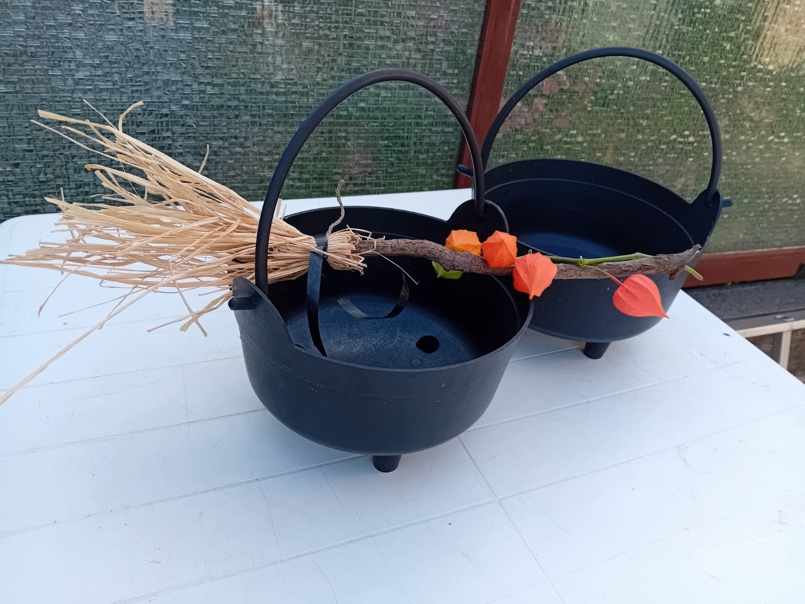 2 heksenpotten, DENK AAN HELLOWEEN!!! ook per stuk te koop, Ophalen of Verzenden, Zo goed als nieuw, Versiering, Halloween of Griezel