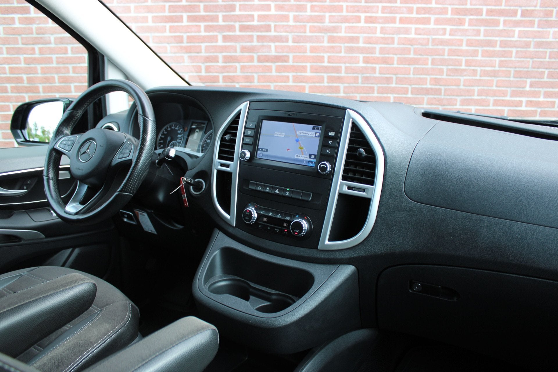 Mercedes-Benz Vito 114 CDI 136PK Lang DC |AMG-STYLE|20-INCH|, Automaat, Gebruikt, 4 cilinders, Zwart
