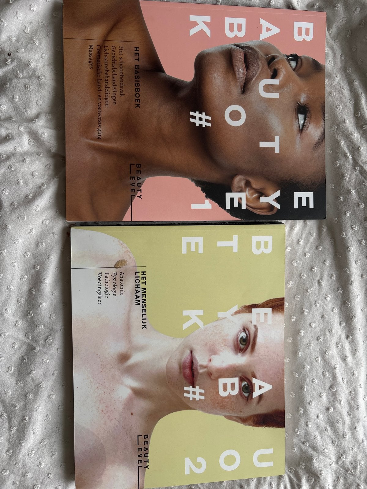 Beauty Level 1 & 2: Het Basisboek & Het Menselijk Lichaam, Ophalen of Verzenden, Zo goed als nieuw, MBO