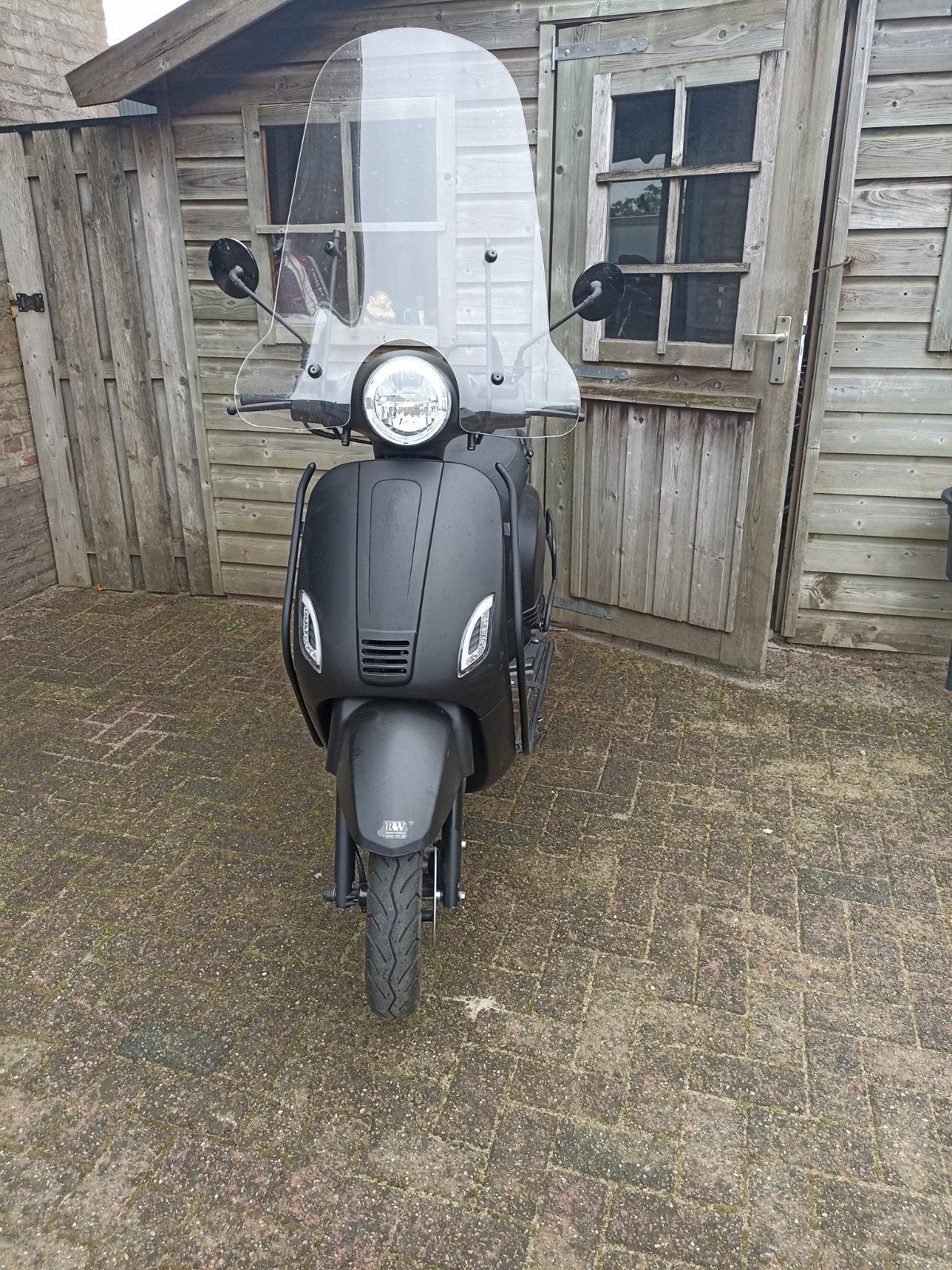 Matzwarte scooter met windscherm senzo Rivalux, Ophalen, Gebruikt, Benzine, Overige merken