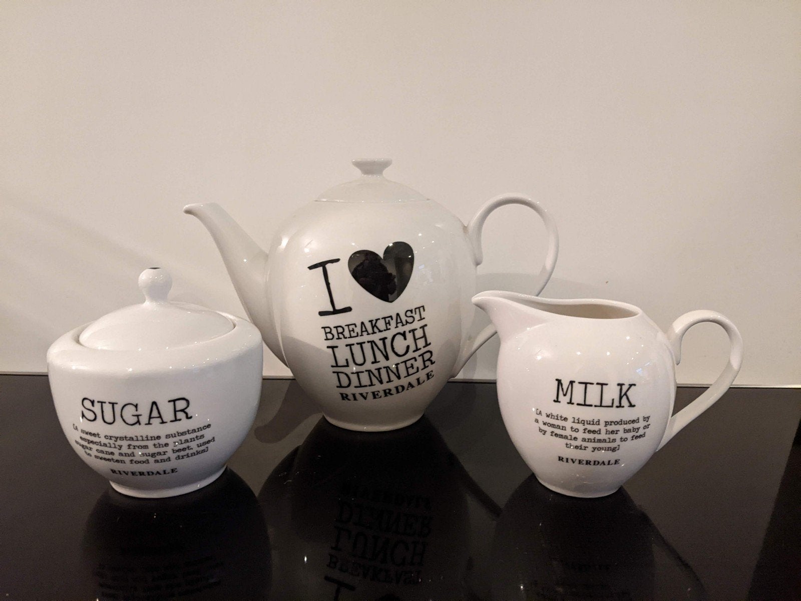 Riverdale theepot, suikerpot en melkkannetje, Ophalen of Verzenden, Zo goed als nieuw, Overige stijlen, Overige typen