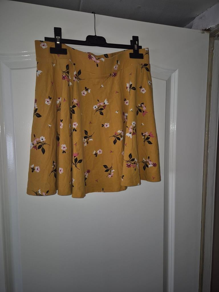 Geel bloemenrokje - Maat l/xl, Geel, Maat 46/48 (XL) of groter, Ophalen of Verzenden, Zo goed als nieuw