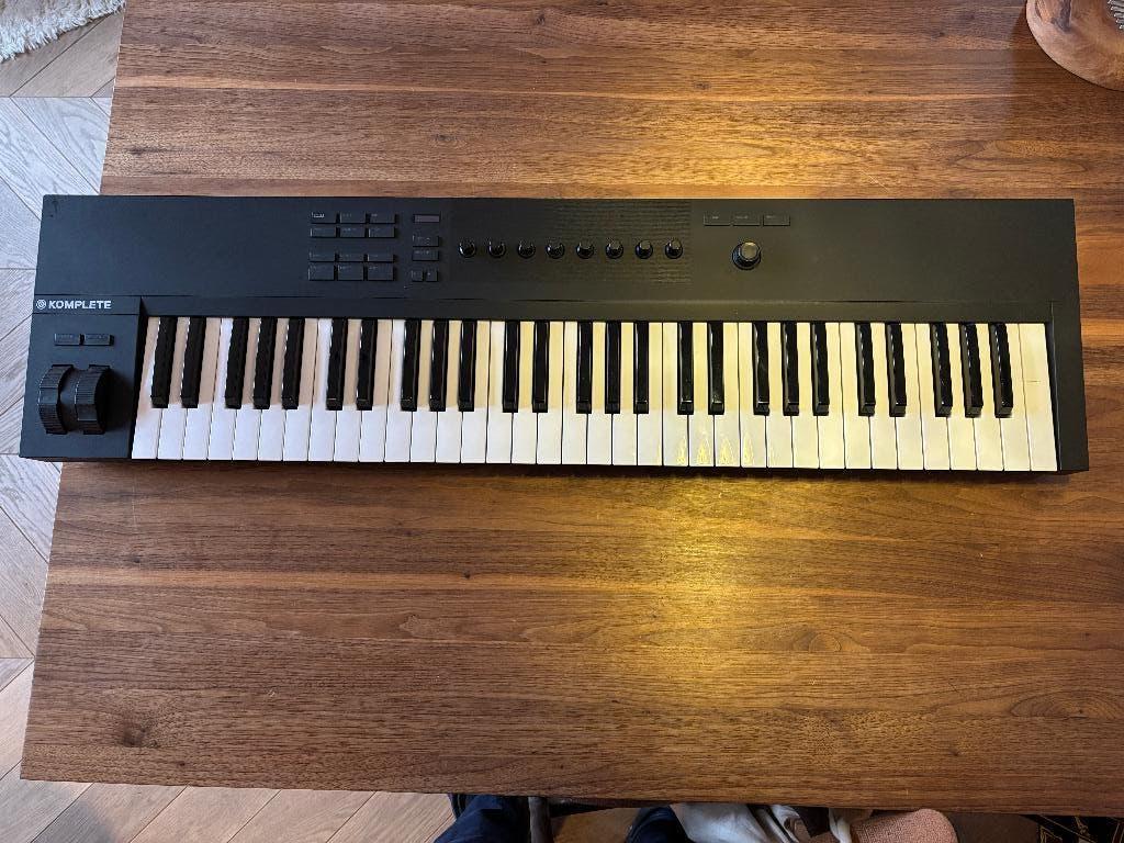Native Instruments Komplete Kontrol A61 Controller Keyboard, Muziek en Instrumenten, 61 toetsen, Zo goed als nieuw, Aanslaggevoelig