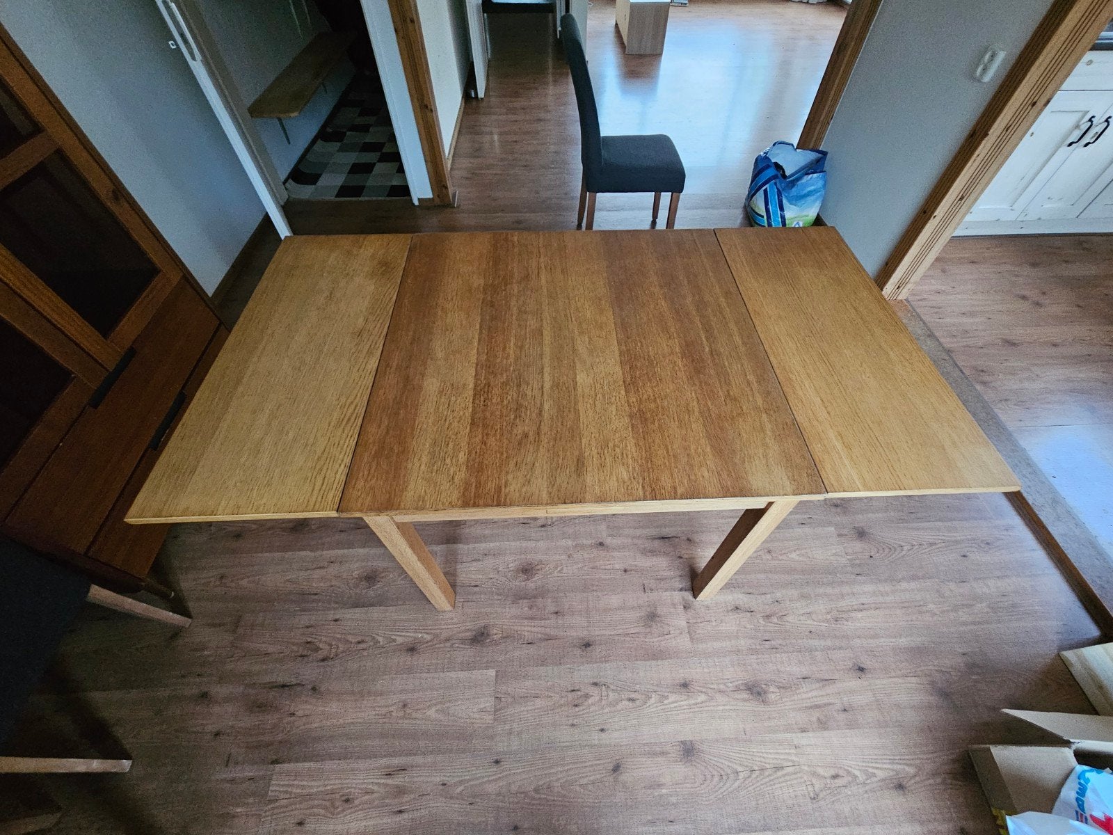 Uitschuifbare eettafel met 4 stoelen, Ophalen