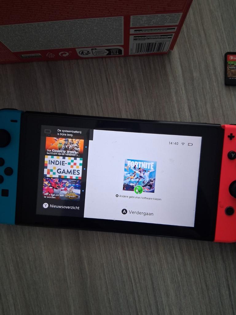 Nintendo Switch met Minecraft en accessoires, Met games, Met 2 controllers, Ophalen of Verzenden, Zo goed als nieuw
