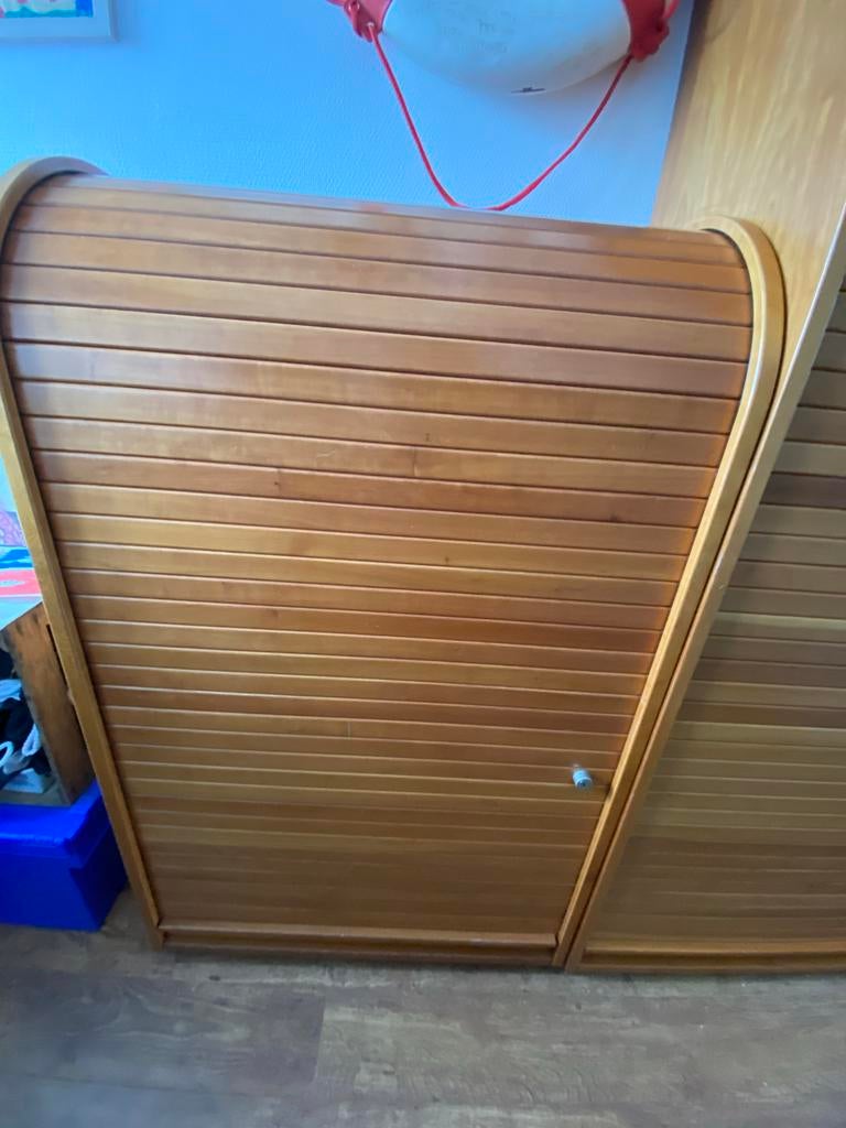 Houten roldeurkast met planken, Huis en Inrichting, Kasten | Roldeurkasten en Archiefkasten, 100 tot 150 cm, Ophalen of Verzenden