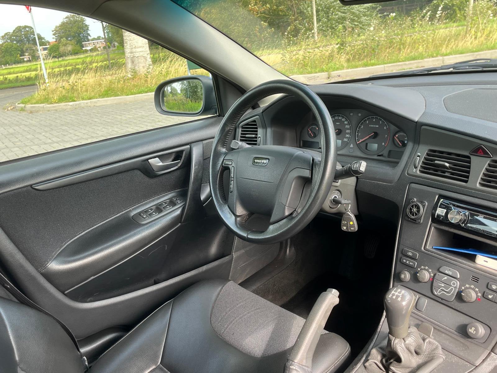 Foto 7 van Volvo V70 2.4 140PK youngtimer 182dkm