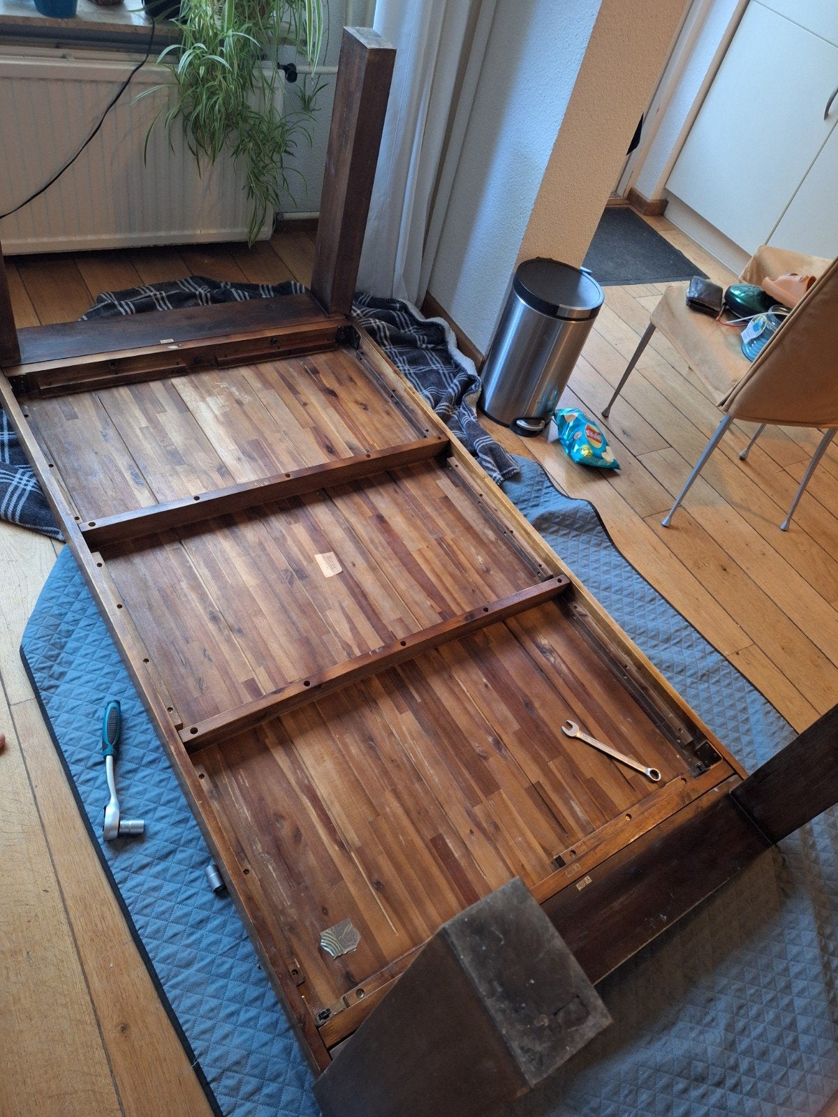 Robuuste houten tafel met gebruikssporen, Ophalen, Gebruikt, Overige houtsoorten