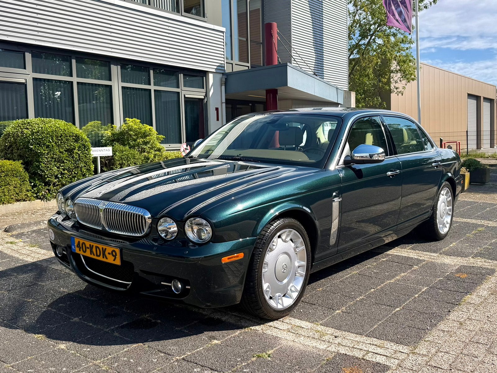 Daimler Super Eight - LOW KMS - UNIQUE! - Collectors Item, Auto's, Automaat, Particulier, Dealer onderhouden, 396 pk