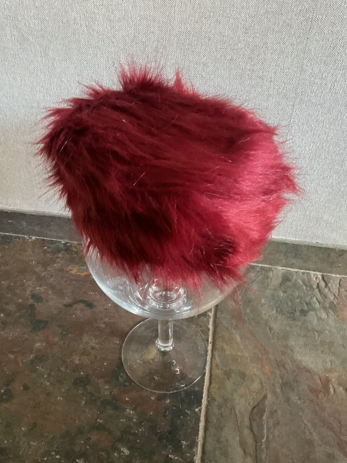 Carnaval fake bontmuts rood en zwart, Ophalen of Verzenden, Nieuw, One size fits all, Hoed