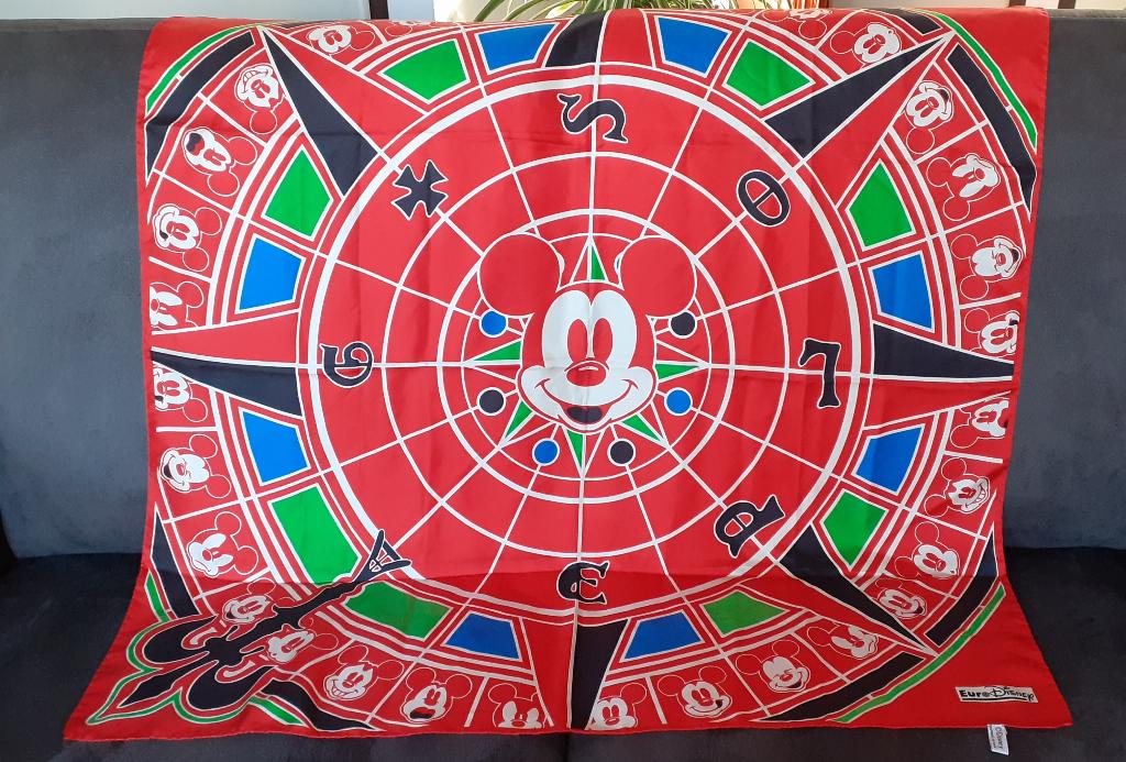 Zijden sjaal. 88 x 88 cm. Rood, Kleding | Dames, Mutsen, Sjaals en Handschoenen, Ophalen of Verzenden, Zo goed als nieuw, Maat 46/48 (XL) of groter