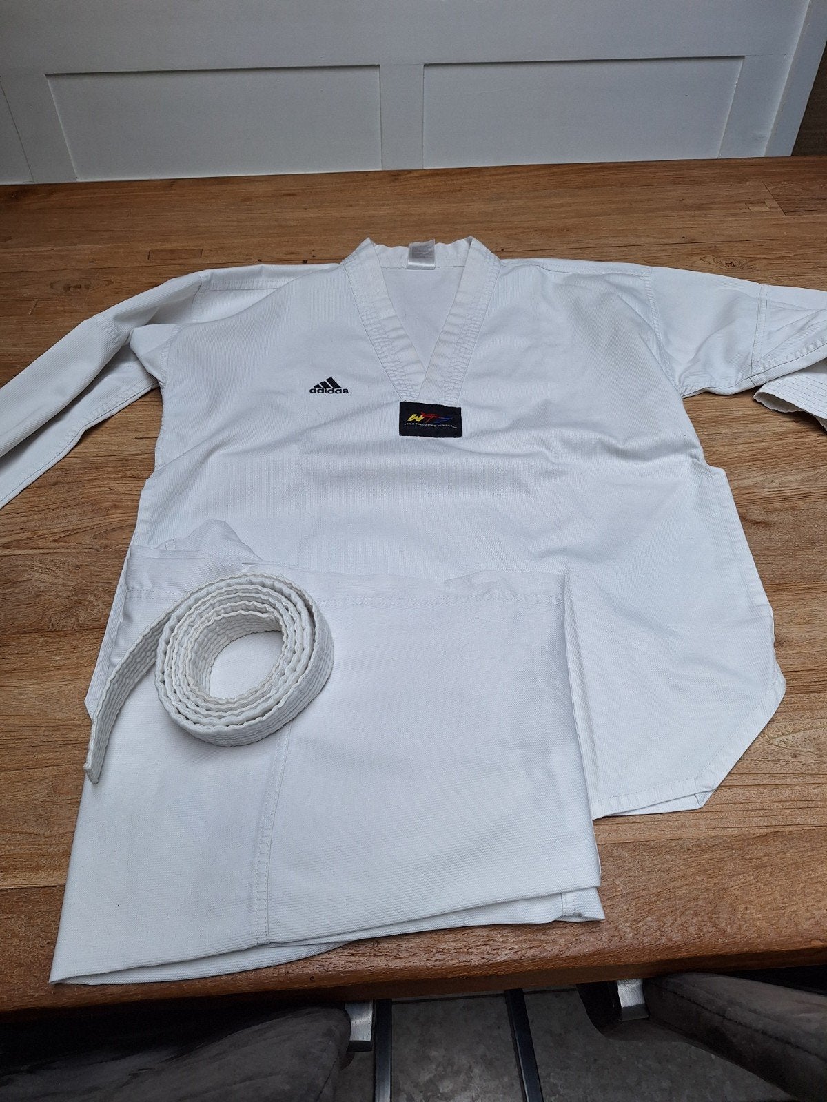Gratis: Adidas Taekwondo pak (WTF goedgekeurd), Ophalen, Taekwondo, Maat XS of kleiner, Vechtsportpak