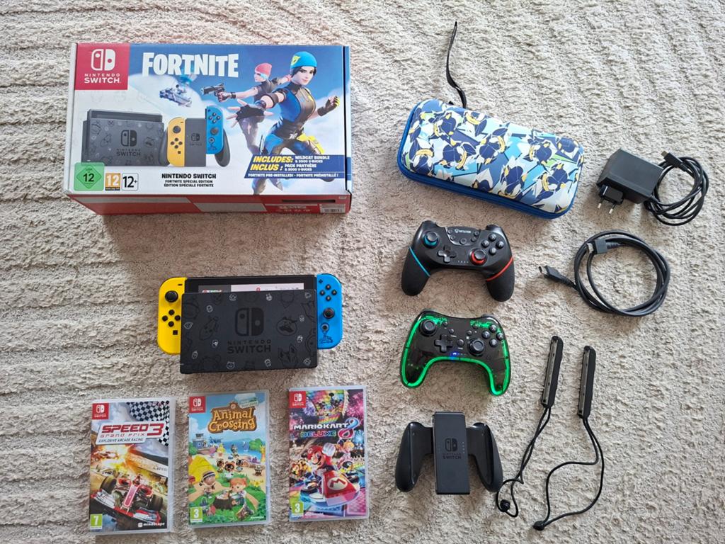 Nintendo Switch Fortnite Edition + 3 Games + Extra Controlle, Ophalen, Zo goed als nieuw, Switch Original