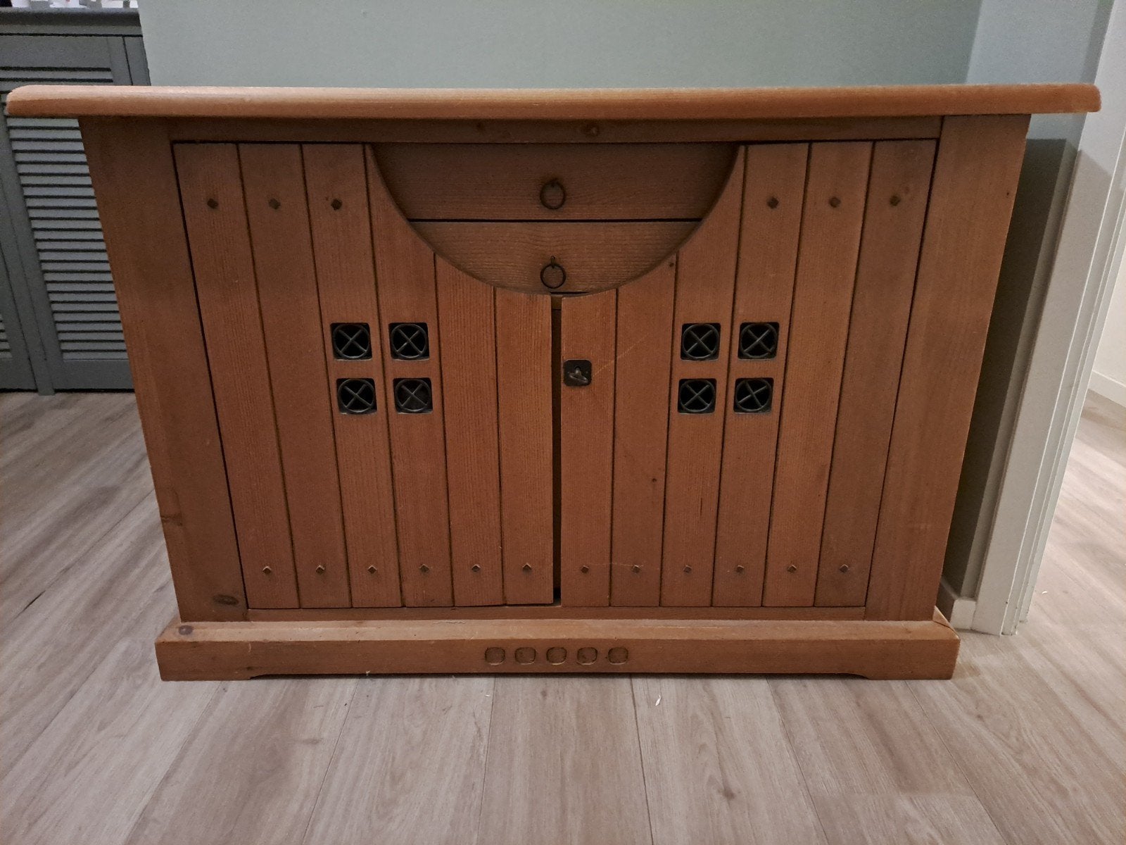 Dressoir/commode met opbergruimte, Ophalen