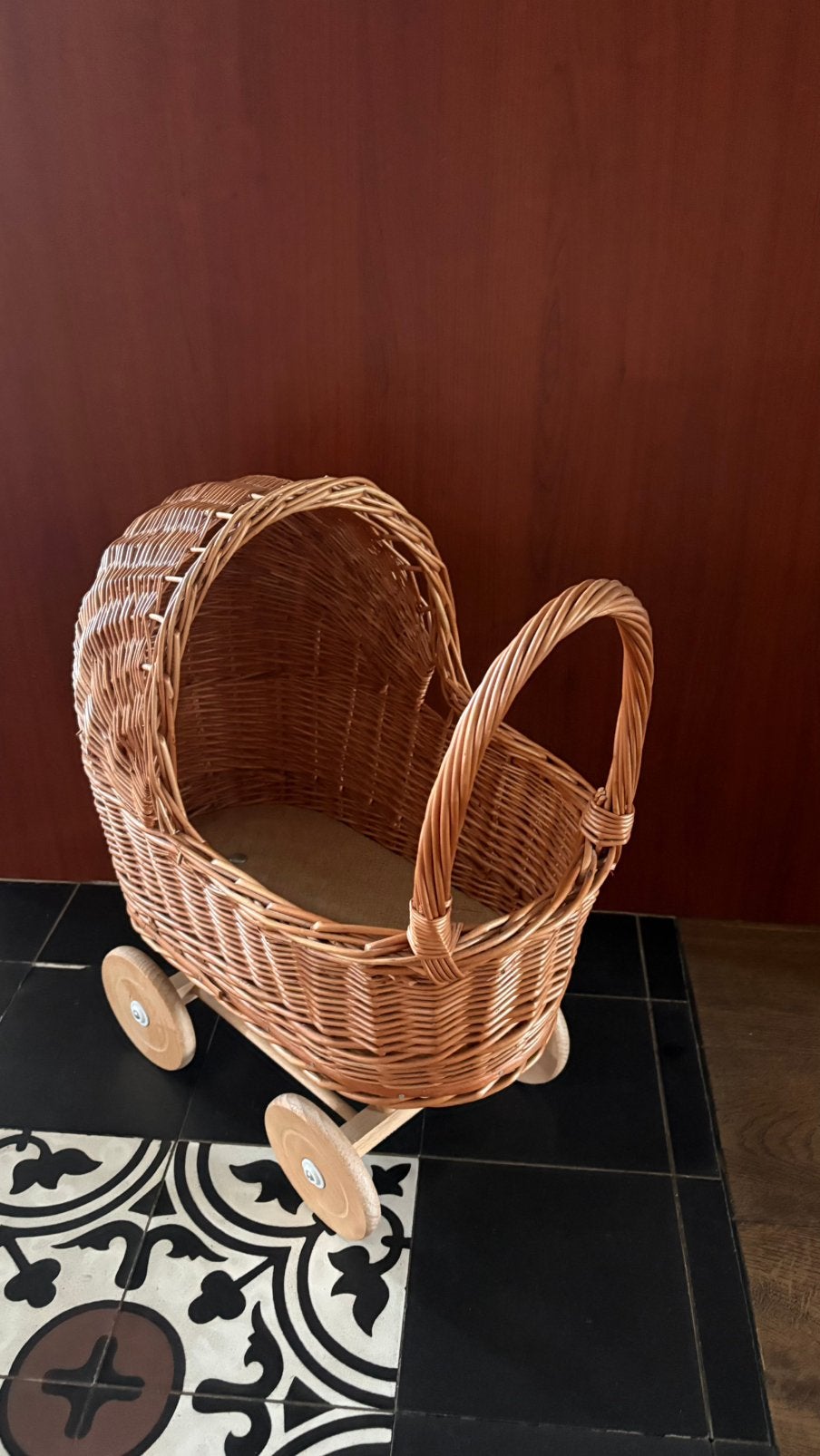 Leuke rotan poppenwagen, Ophalen, Zo goed als nieuw, Babypop