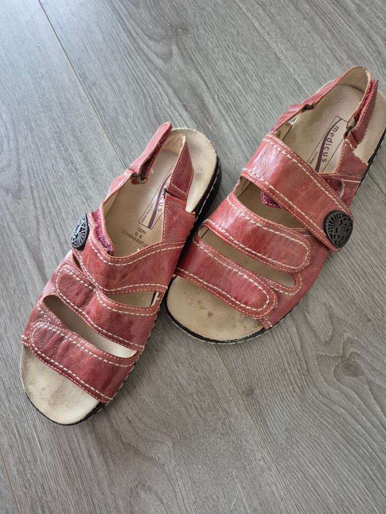 Medicus  sandalen  maat 6/g is maat 39, Schoentjes, Meisje, Ophalen of Verzenden, Zo goed als nieuw