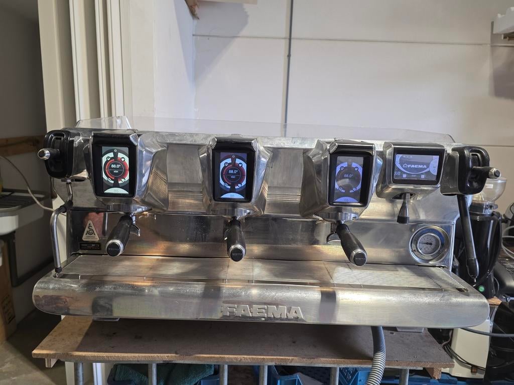 Faema E71 3-groeps Koffiemachine, 10 kopjes of meer, Koffiemachine, Koffiebonen, Zo goed als nieuw