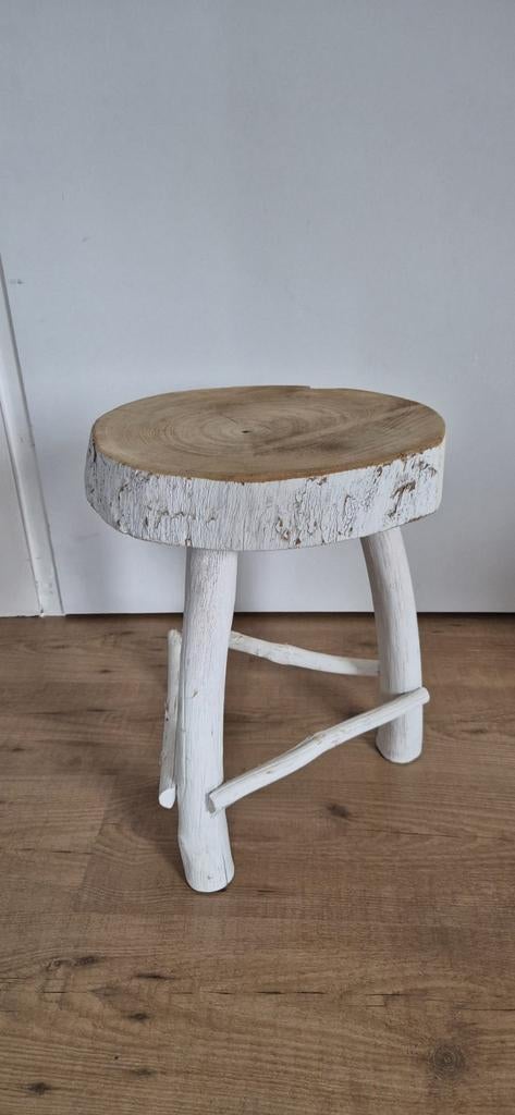 Wit houten bijzettafel / kruk van echt hout boomstam, Huis en Inrichting, Ophalen of Verzenden, Hout