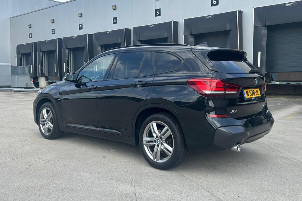BMW X1 SDrive18i High Executive | M-SPORT | SHADOWLINE | EL, Auto's, 136 pk, Gebruikt, Leder en Stof, Zwart