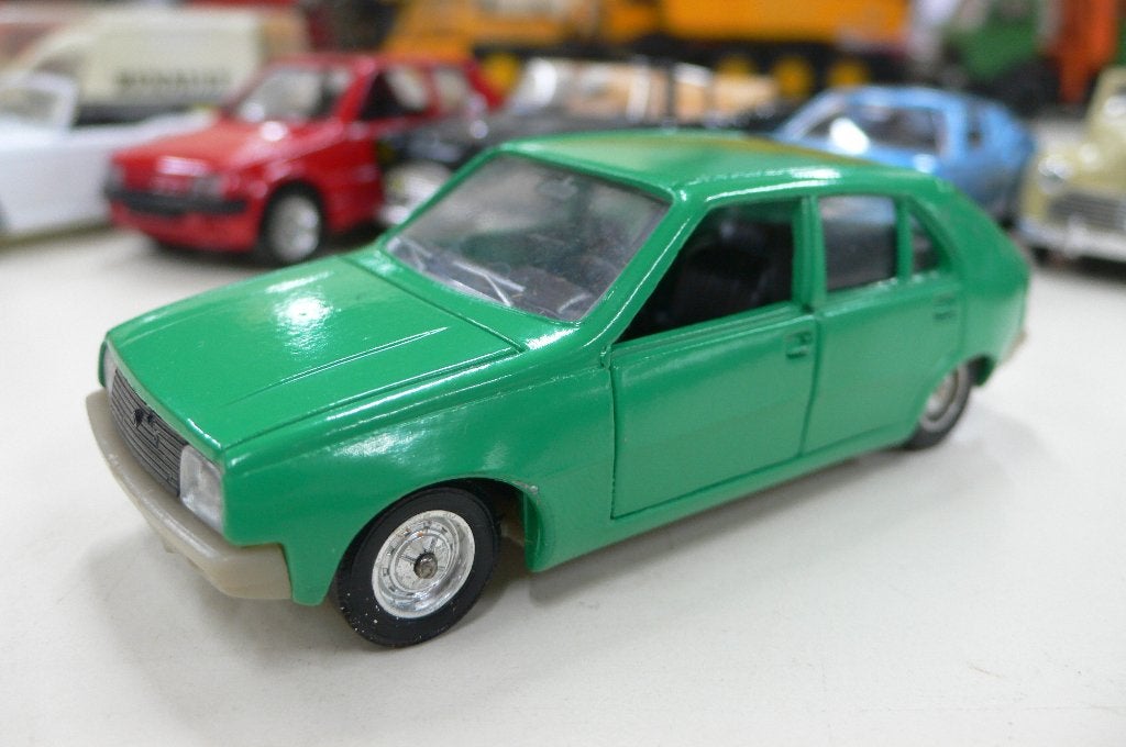 renault 14 1976 - solido  1/43, Hobby en Vrije tijd, Modelauto's | 1:43, Verzenden, Zo goed als nieuw, Auto, Solido