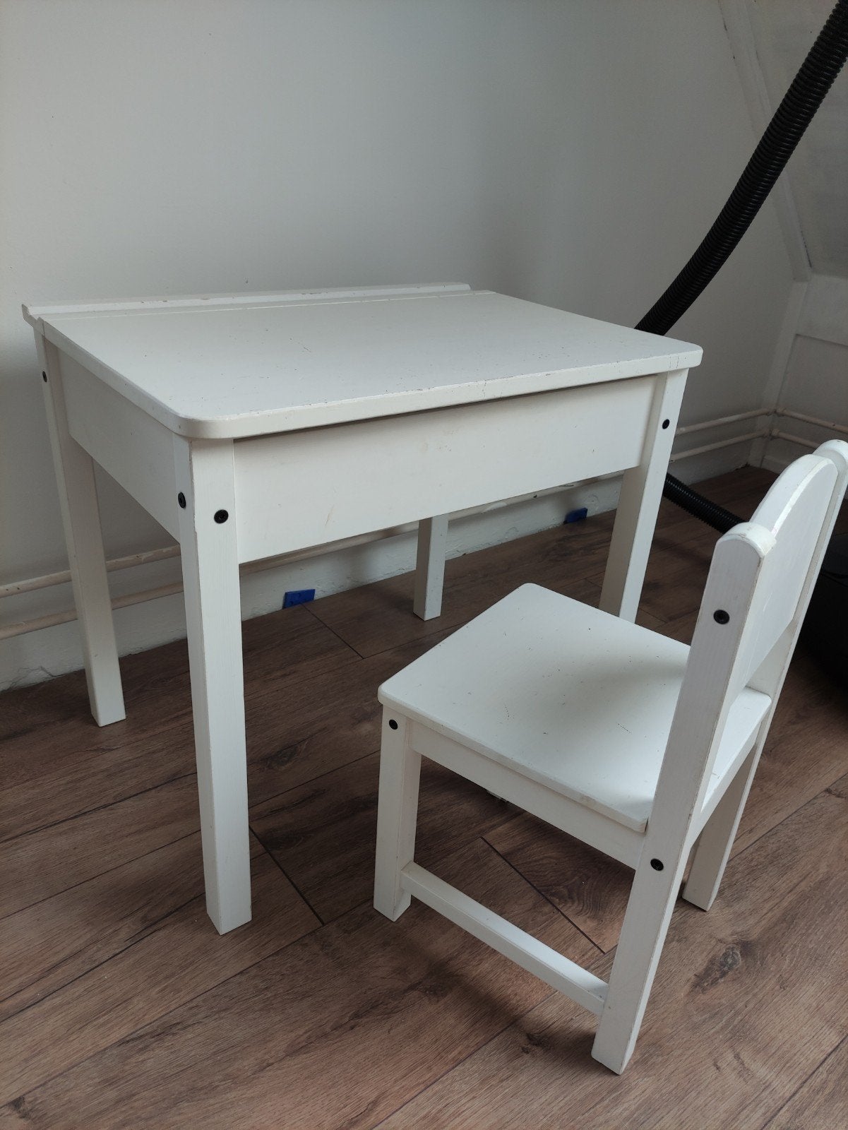 IKEA peuter bureautje met opbergruimte en stoeltje, Kinderen en Baby's, Kinderkamer | Tafels en Stoelen, Ophalen, Gebruikt, Tafel(s) en Stoel(en)
