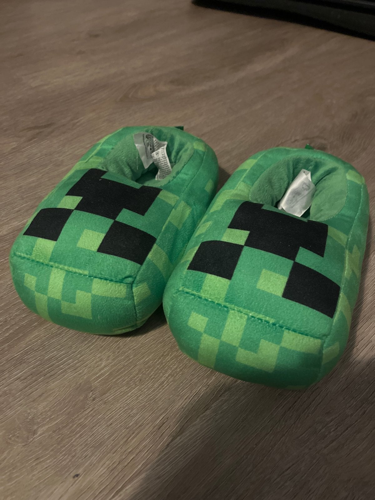 Minecraft Creeper pantoffels maat 30-31, Ophalen of Verzenden, Gebruikt, Jongen of Meisje, Overige typen
