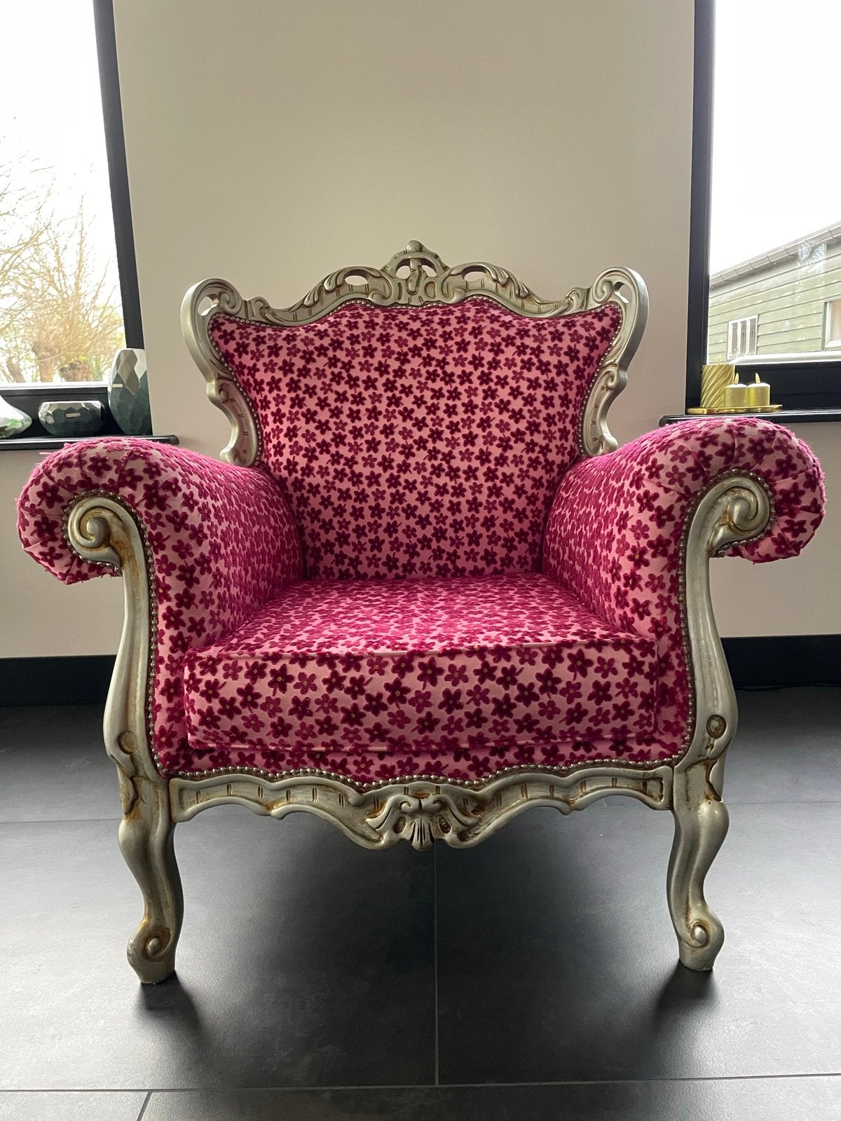 Barokke fauteuil met roze bloemenpatroon, Ophalen, Gebruikt, Barok, 75 tot 100 cm