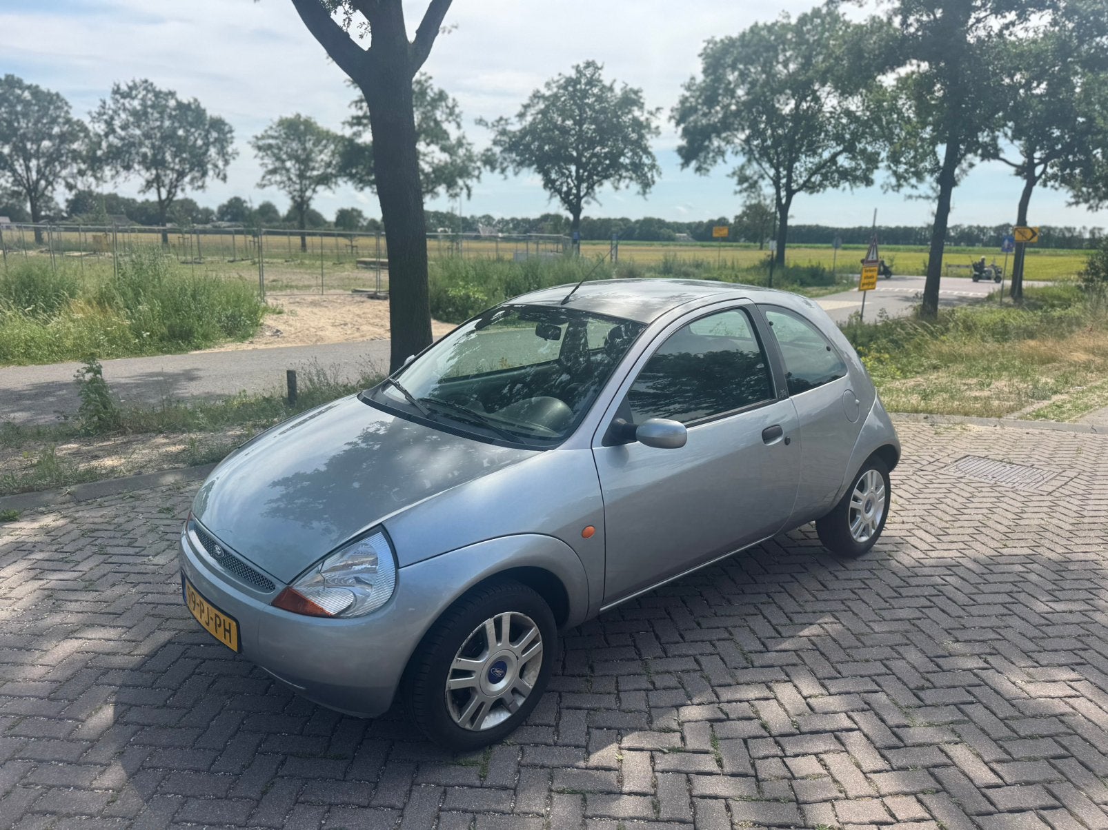 Ford Ka 1.3 I 2004 AIRCO/NIEUWE APK, Voorwielaandrijving, 1299 cc, 15 km/l, 31 €/maand