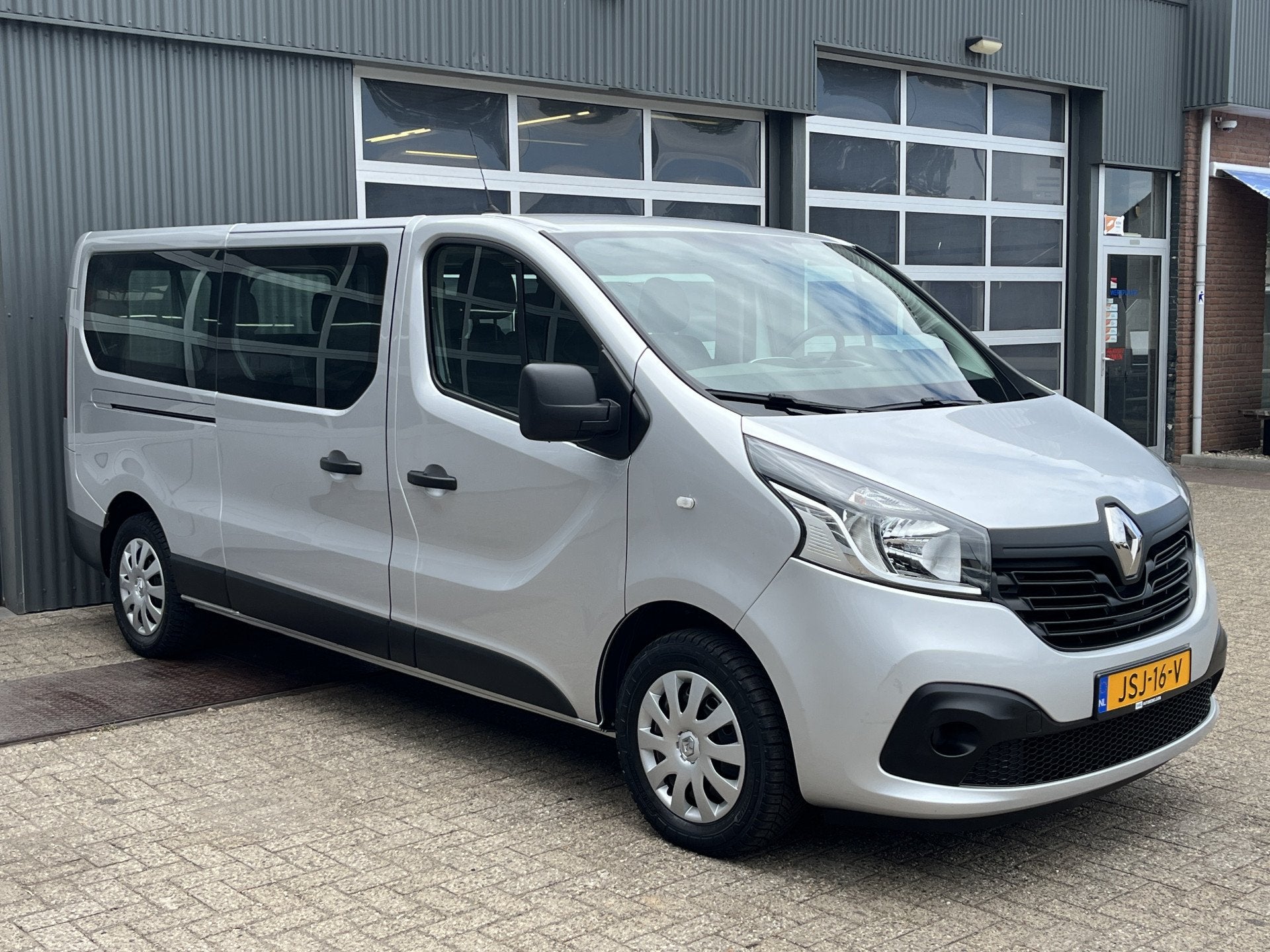 Renault Trafic Passenger 1.6 dCi 122pk Grand Intens Energy A, Auto's, Voorwielaandrijving, Stof, Gebruikt, 2000 kg