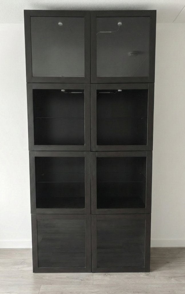 8x Ikea Besta vitrine elementen zwart met deuren, Ophalen, Overige materialen, Gebruikt, 100 tot 150 cm