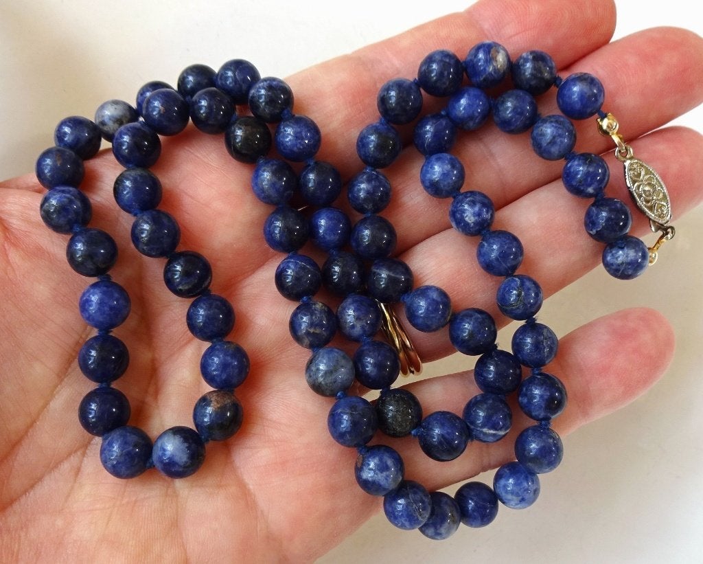 Vintage geknoopte kralen ketting: blauwe sodaliet, Ophalen of Verzenden, Overige materialen, Ketting, Met edelsteen