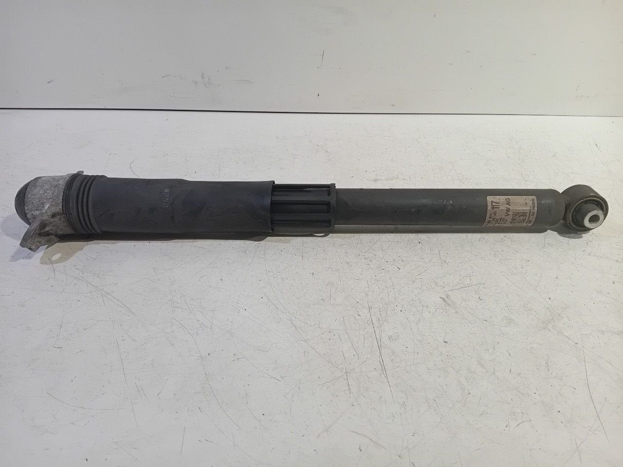 Schokbreker rechts achter Volkswagen Golf, Onderdelen@venauto.nl, Van der Ven Autorecycling B.V., Gebruikt, Ettenseweg 76, 4706 PB Roosendaal, The Netherlands