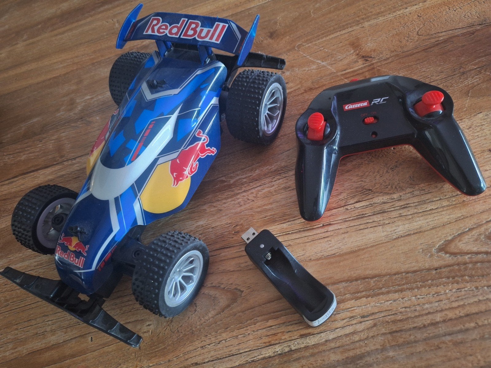 Carrera RC Red Bull Buggy met afstandsbediening, Hobby en Vrije tijd, Modelbouw | Radiografisch | Auto's, Elektro, Gebruikt, Auto offroad