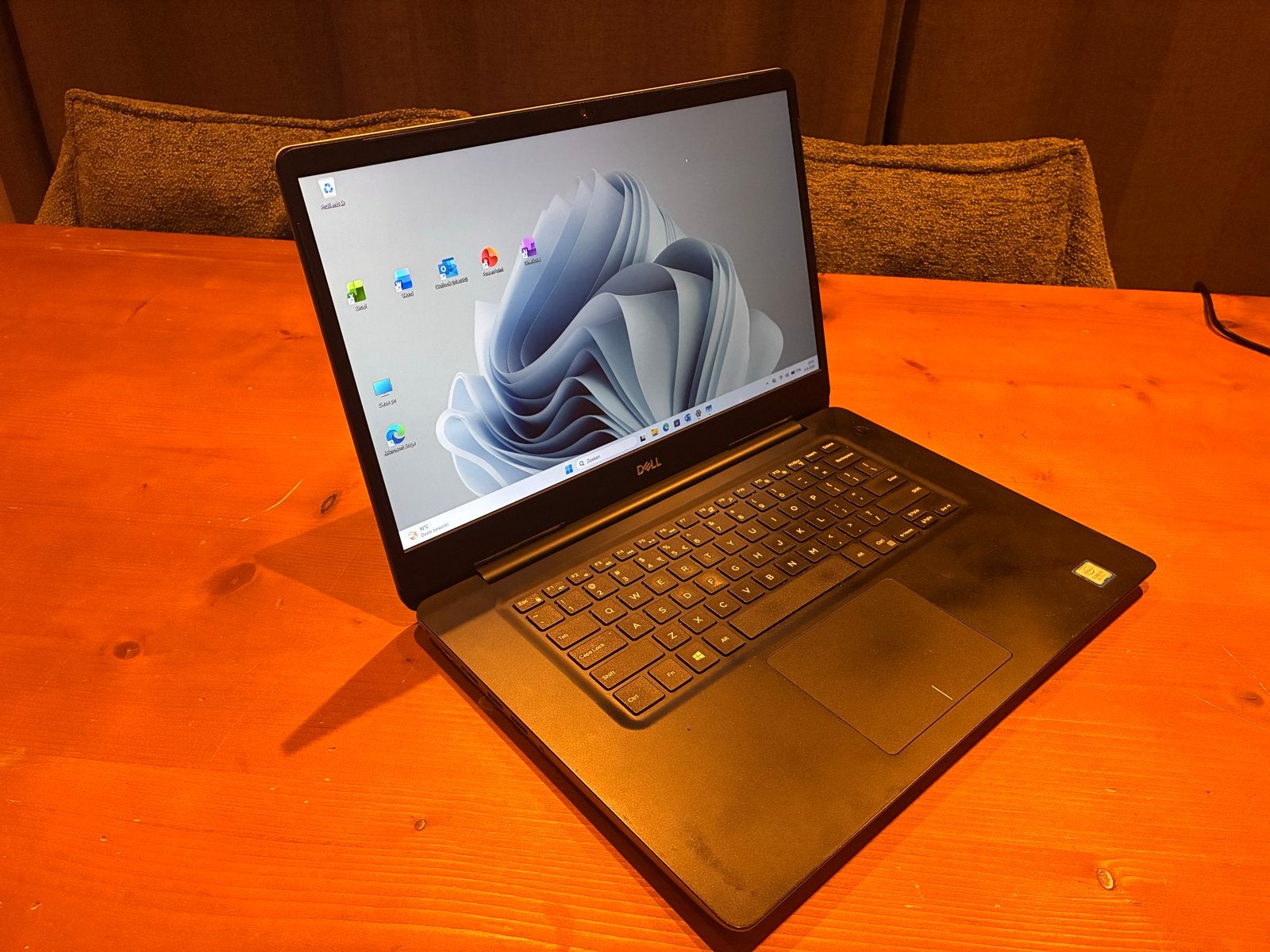 Dell Vostro 5581 i5-8265U, 16GB RAM, 240GB NVMe + 500GB HDD, Computers en Software, Windows Laptops, 2 tot 3 Ghz, Ophalen of Verzenden