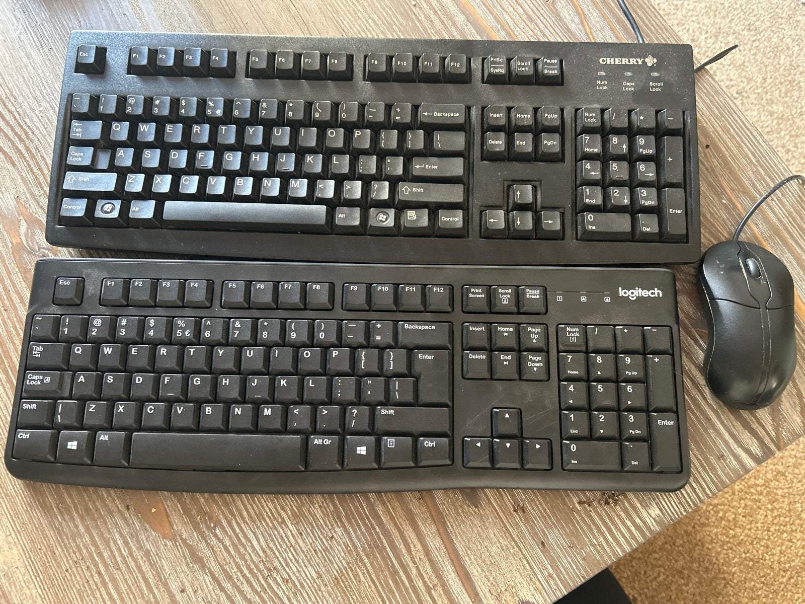 Logitech en Cherry Toetsenborden met Muis - Qwerty, Computers en Software, Toetsenborden, Gebruikt, Ophalen of Verzenden, Qwerty