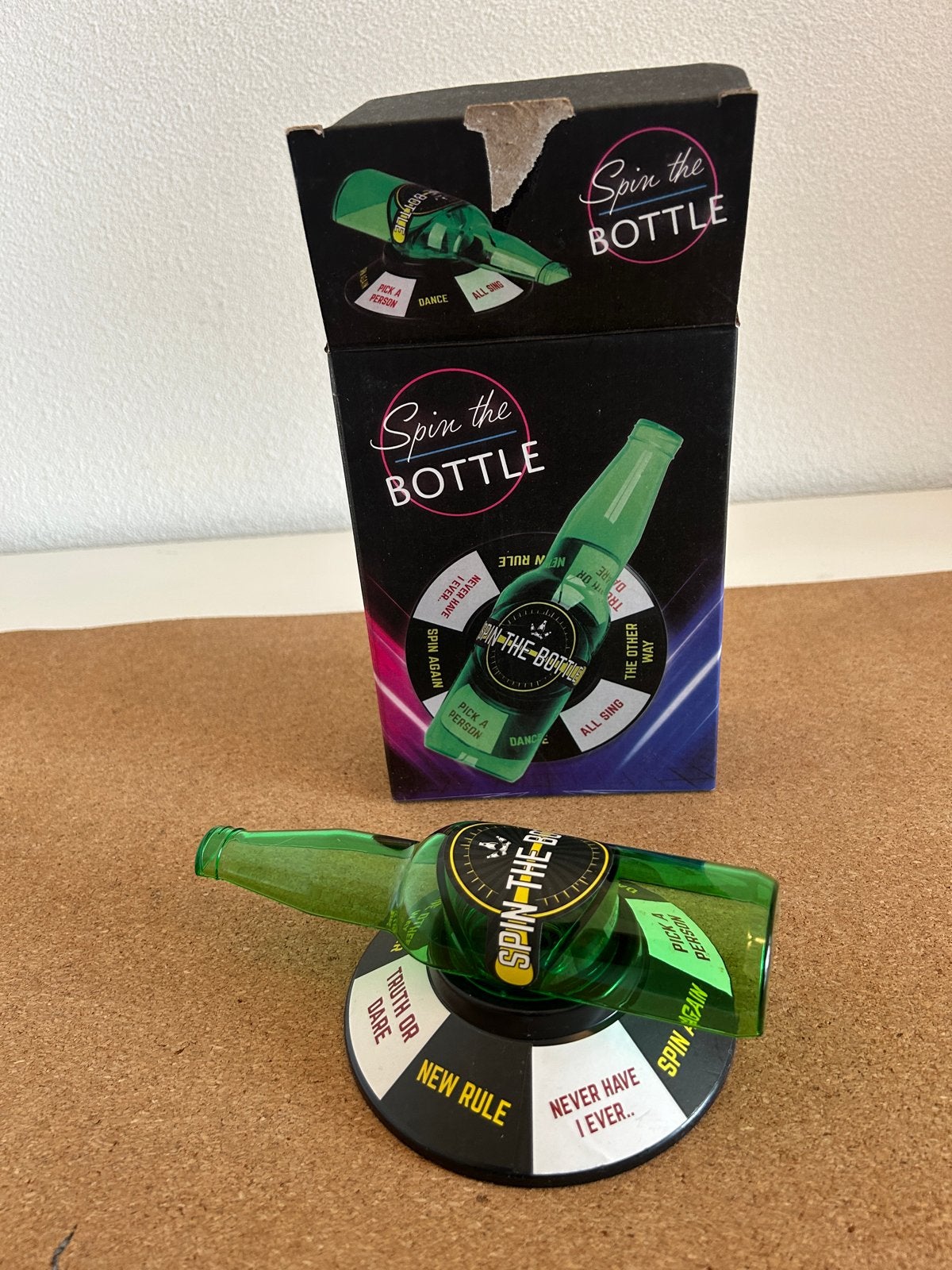Spin the Bottle Drinkspel - Feestspel voor volwassenen, Drie of vier spelers, Ophalen, Gebruikt