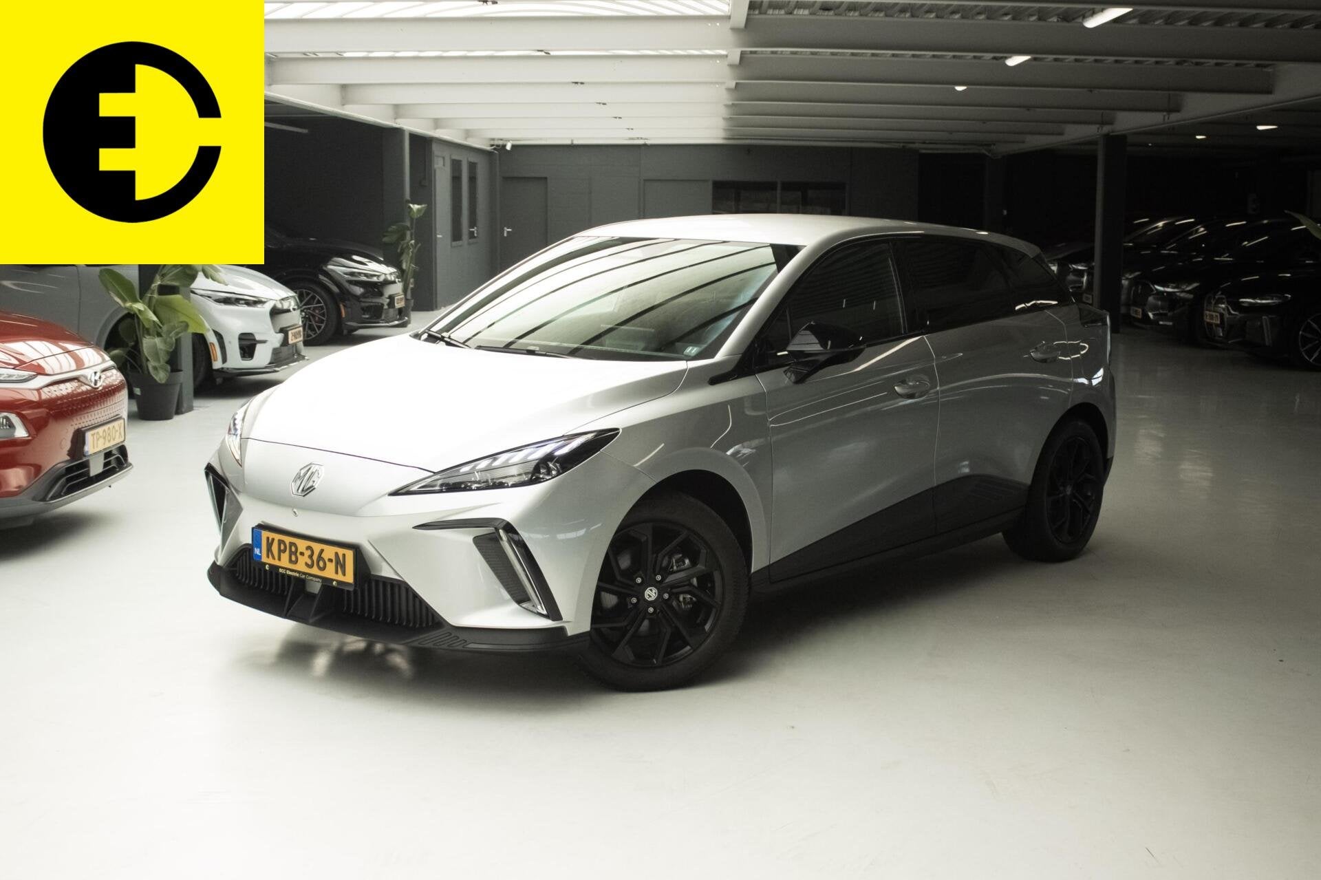 MG 4 Comfort 64 kWh | 96,9% SOH | Cruise | Half leder, Auto's, Automaat, Achterwielaandrijving, Gebruikt, Zwart