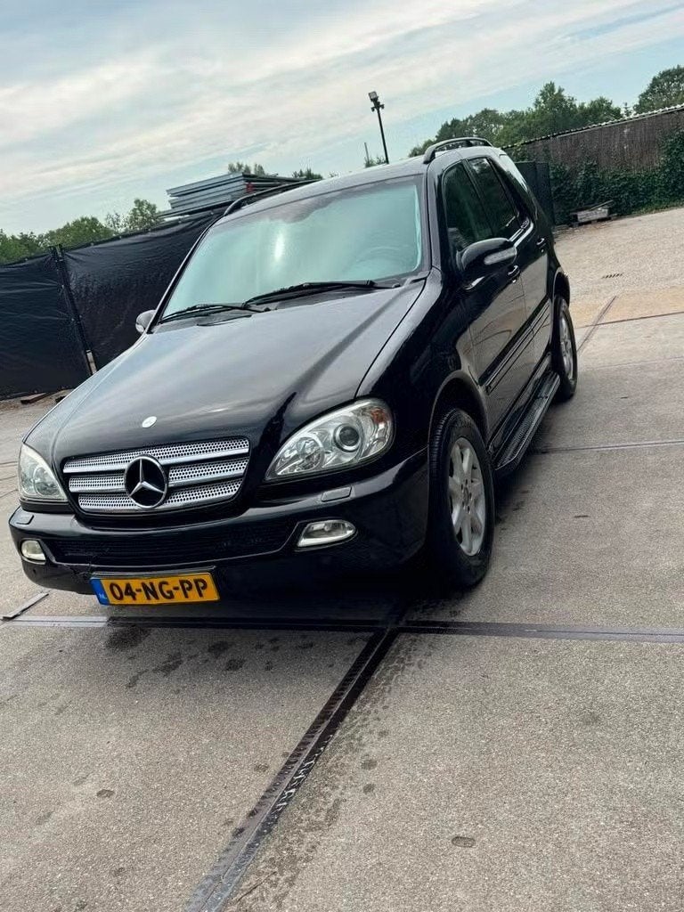 Mercedes-Benz M-Klasse 3.7 Ml350 4MATIC AUT 2003 Zwart, Auto's, Automaat, 138 €/maand, 7 stoelen, Zwart