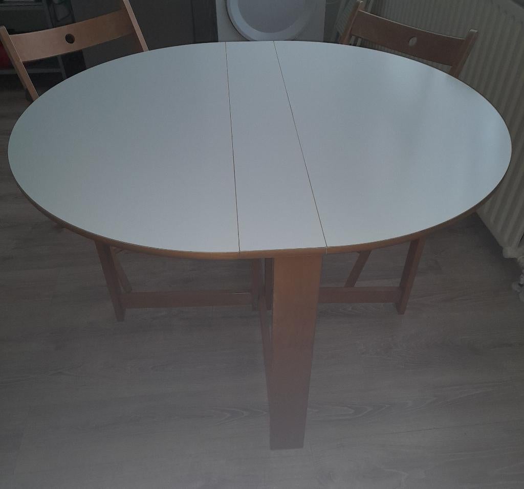 Keukentafel met 4 inklapbare houten stoelen., Ophalen, Gebruikt