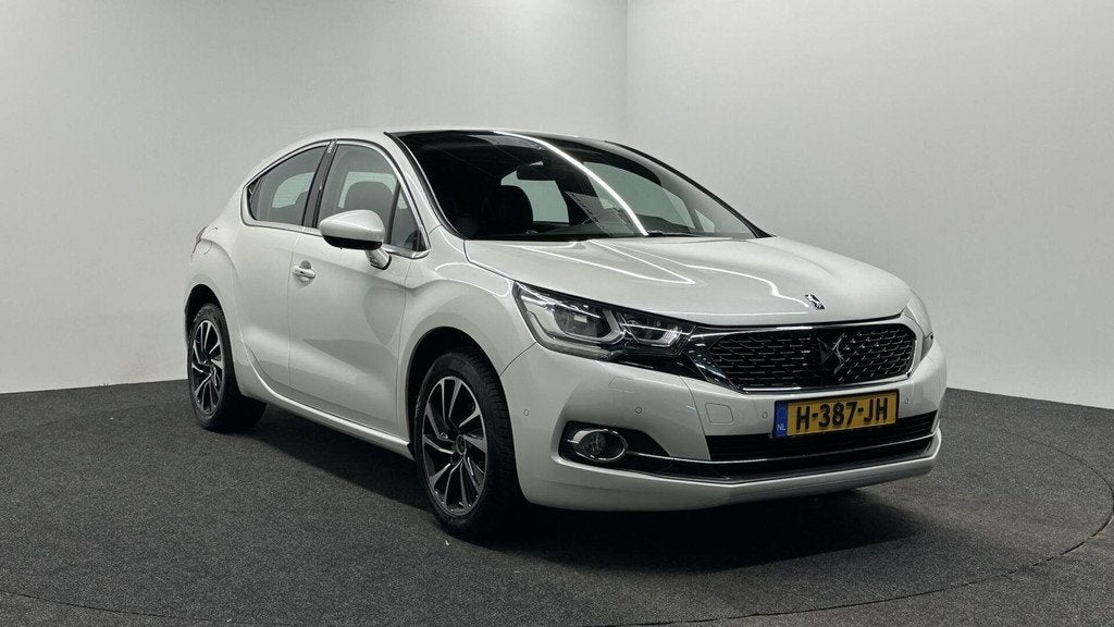 Ds 4 Crossback 1.2 PureTech Business CAMERA NAVI LMECC CRUIS, Auto's, Gebruikt, 1199 cc, Met garantie (alle), Leder en Stof