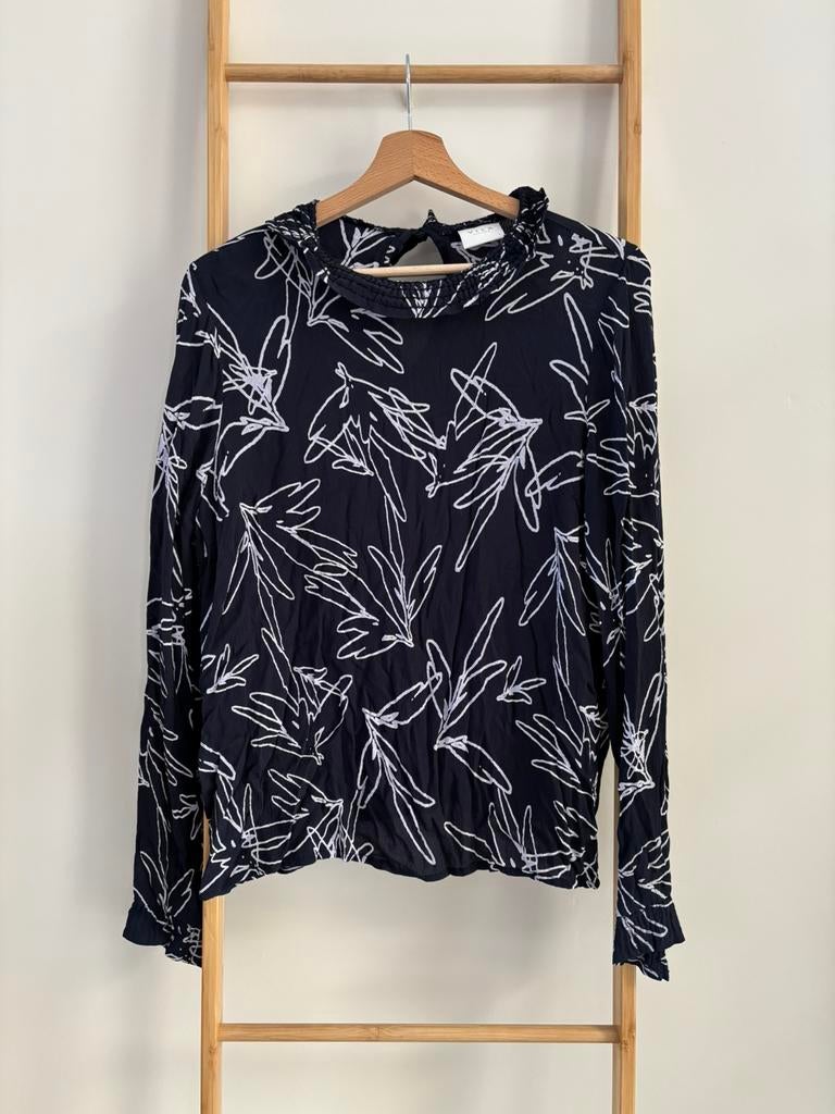 Donkerblauwe blouse met kraagje en witte print Vila, Kleding | Dames, Ophalen of Verzenden, Zo goed als nieuw, Maat 42/44 (L)