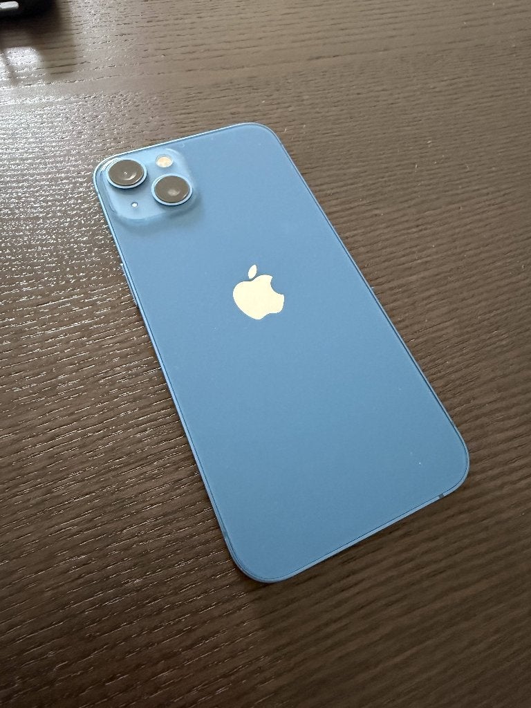 iPhone 13 256GB + QuadLock hoesje, Telecommunicatie, Mobiele telefoons | Hoesjes en Frontjes | Apple iPhone, Gebruikt, Blauw, Ophalen of Verzenden