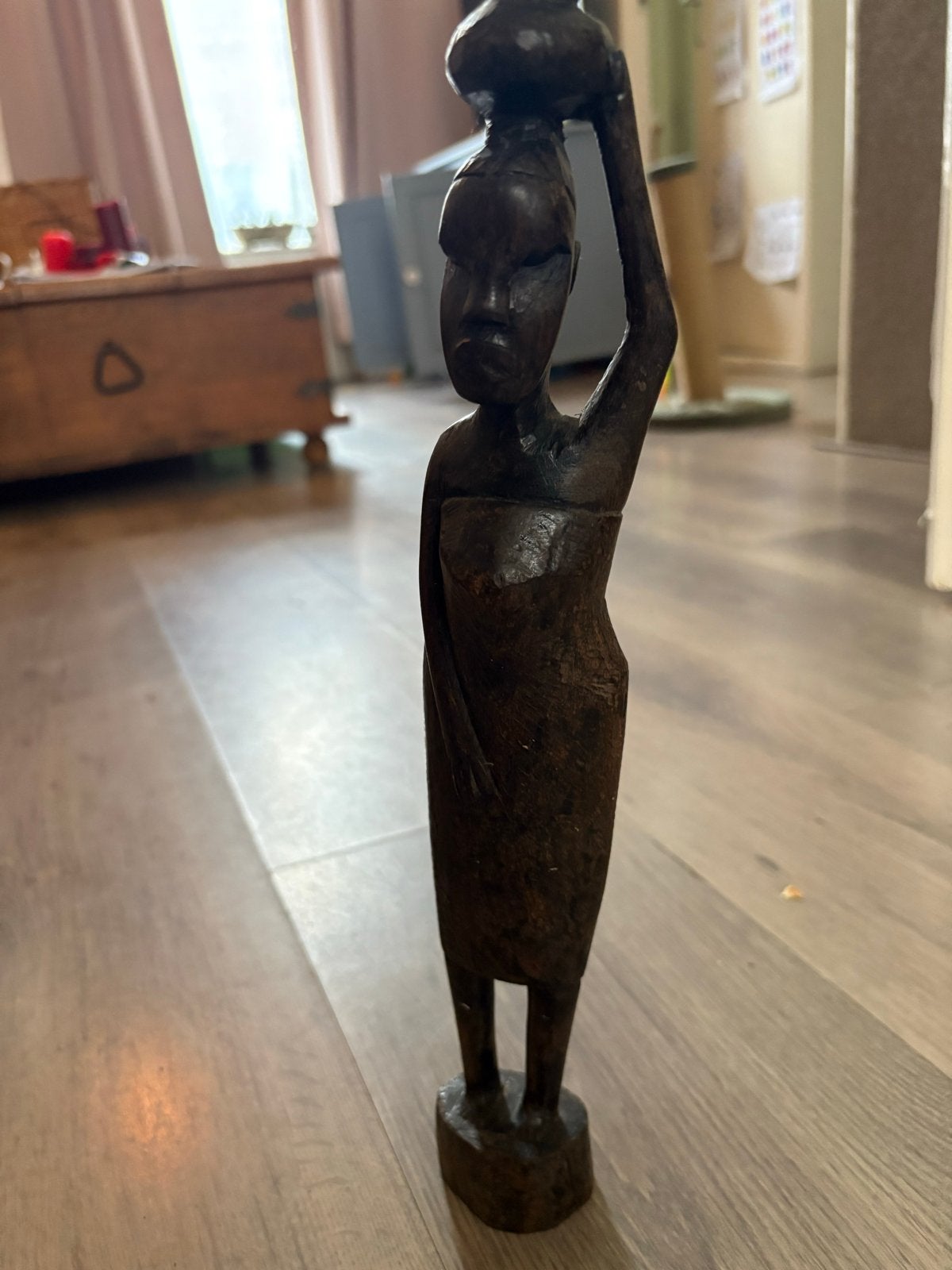 Houtsnijwerk Afrikaanse vrouw met pot, 10 cm, Houtsnijwerk, Minder dan 20 cm, Ophalen of Verzenden, Handgemaakt