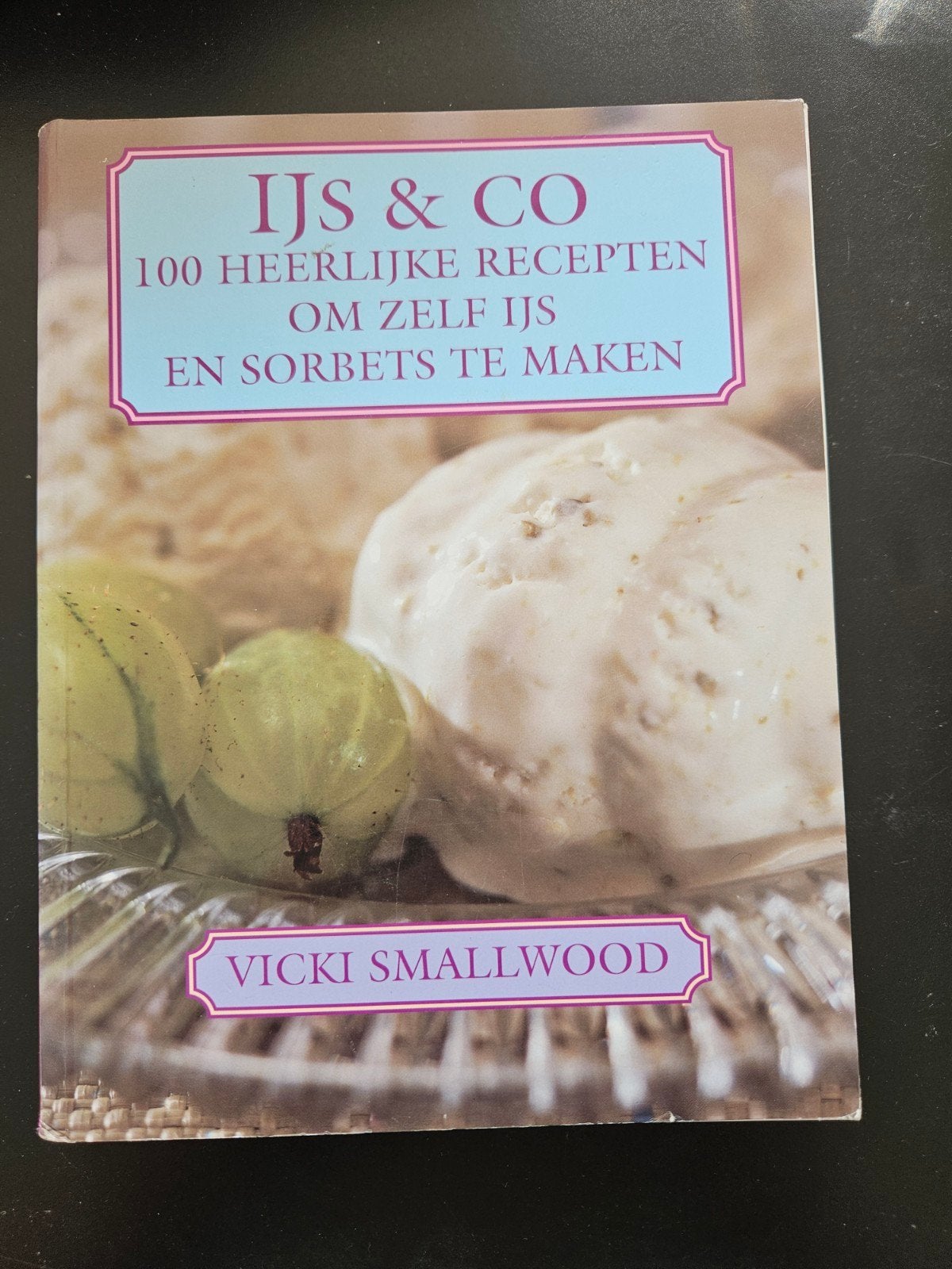 IJs & Co: 100 heerlijke recepten, Vicki Smallwood, Ophalen of Verzenden, Zo goed als nieuw, Taart, Gebak en Desserts